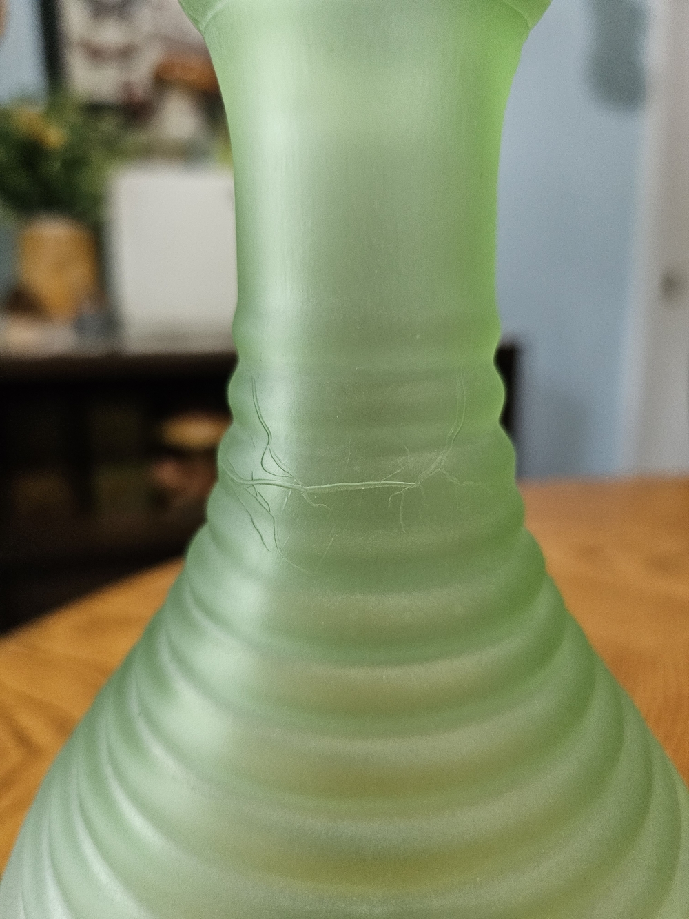 Vintage 1930s Frigidaire Frosted Uranium Green Depression Glass Decanter Vase - Picture 3 of 5